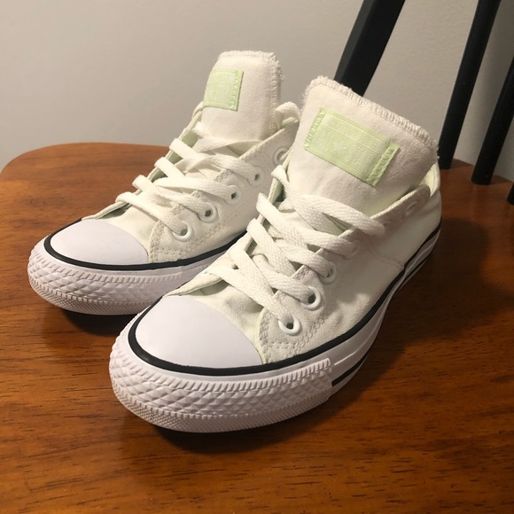 White converse sneakers - Picture 2 of 7